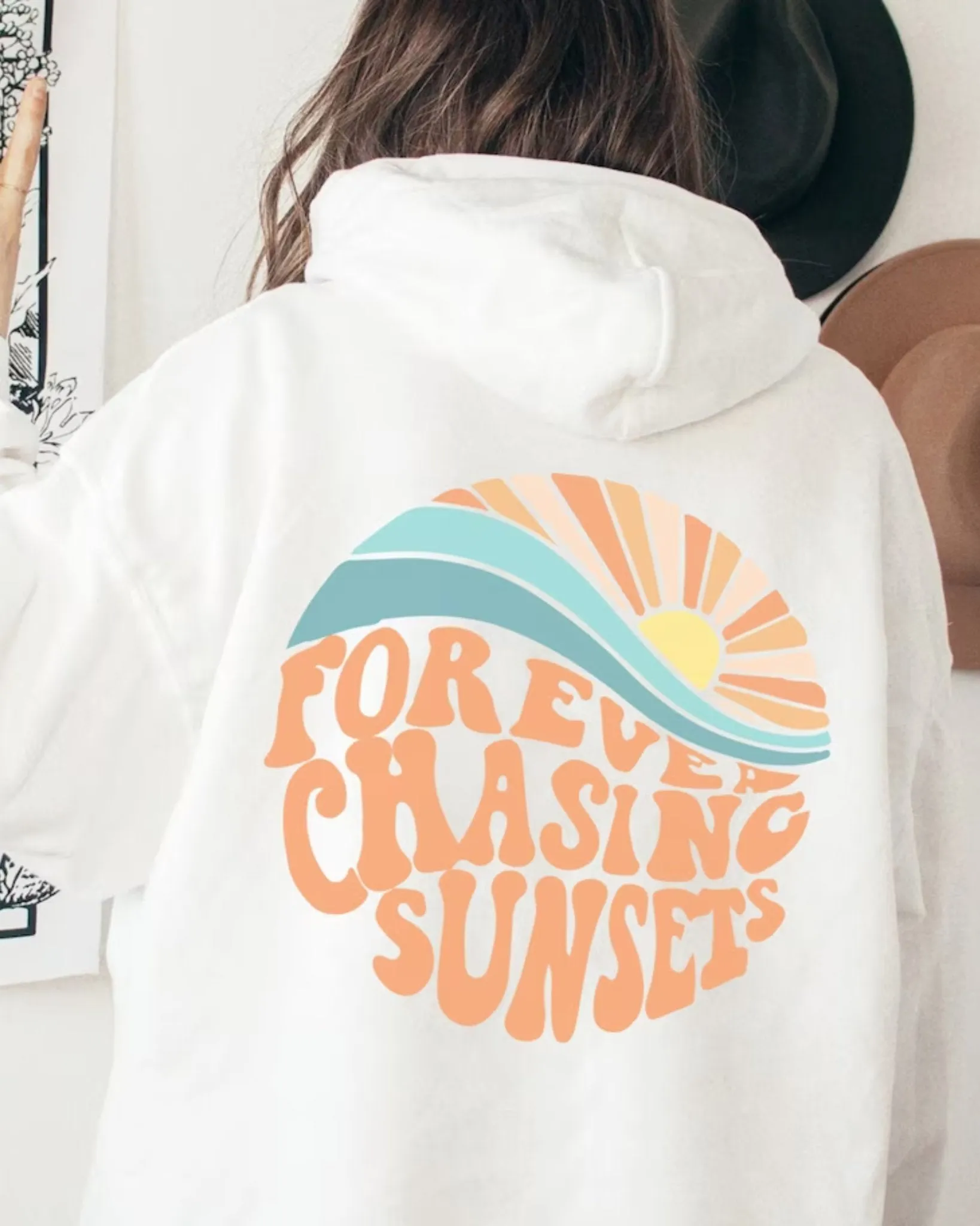 Kira | Stylish Hoodie "Forever chasing sunsets"