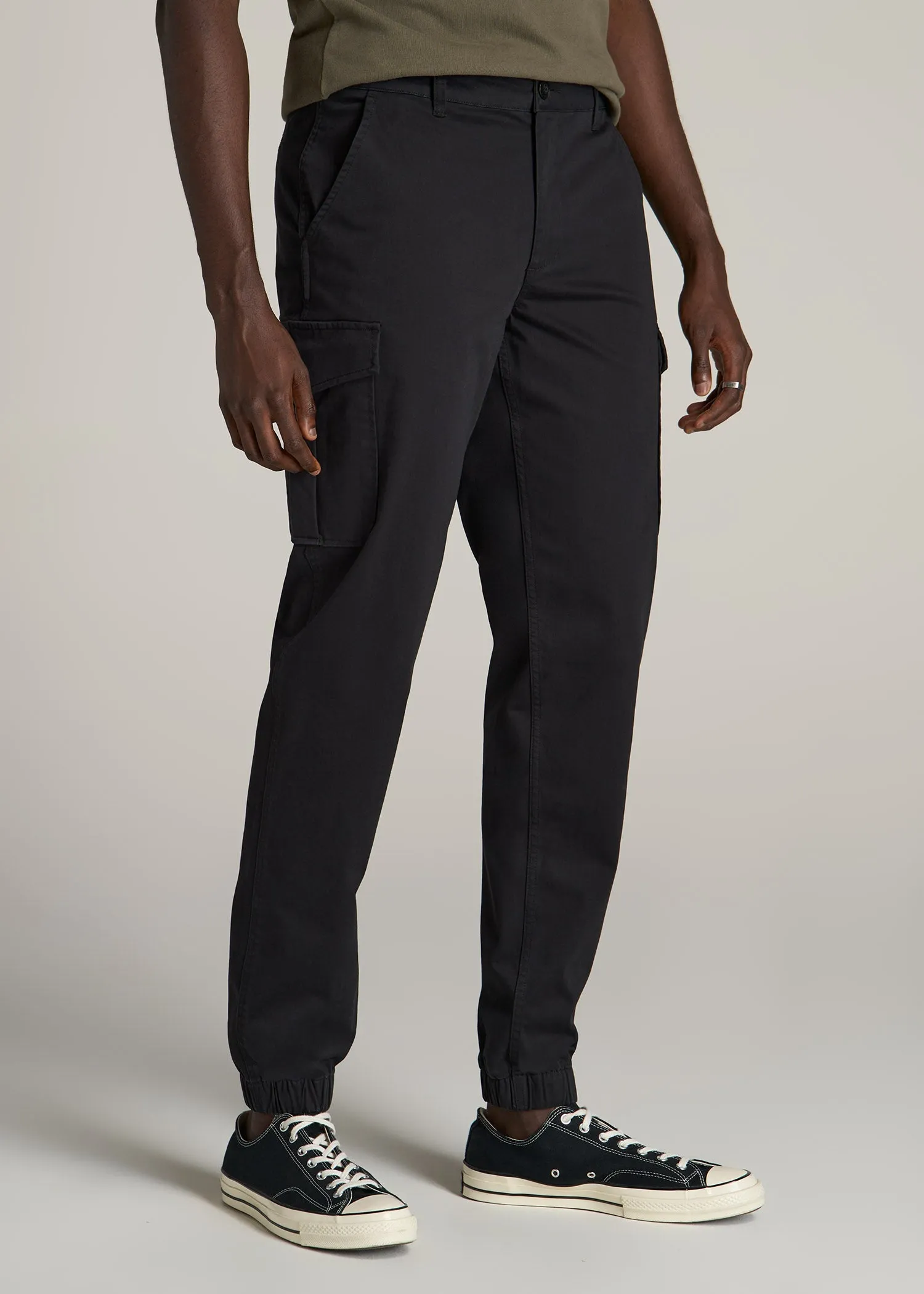 TAPERED-FIT Stretch Cotton Cargo Jogger Pants for Tall Men in Black