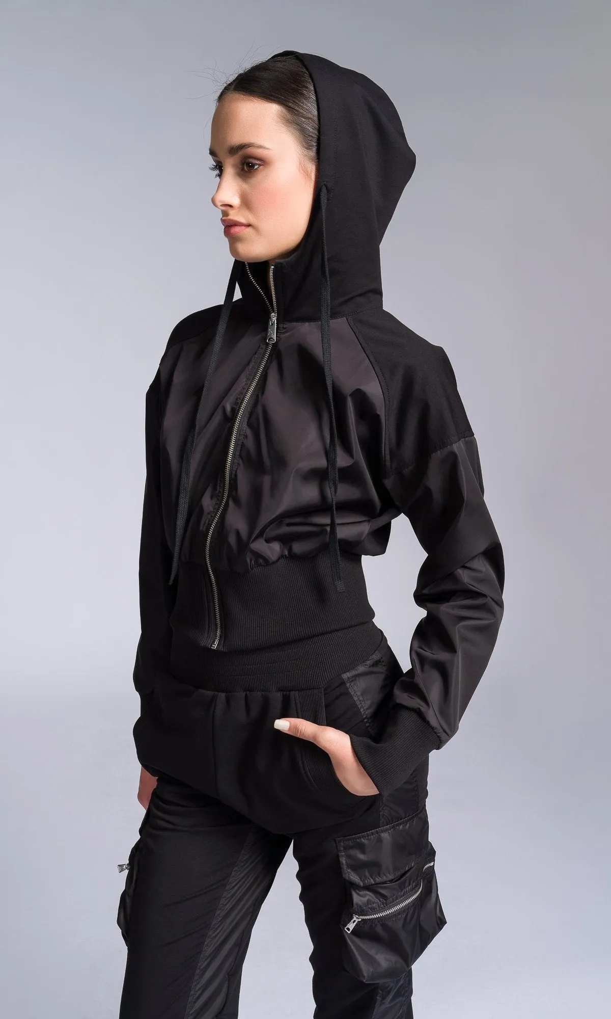 Two-piece Set of Joggers with Cargo Pockets and Cropped Zip-up Hoodie