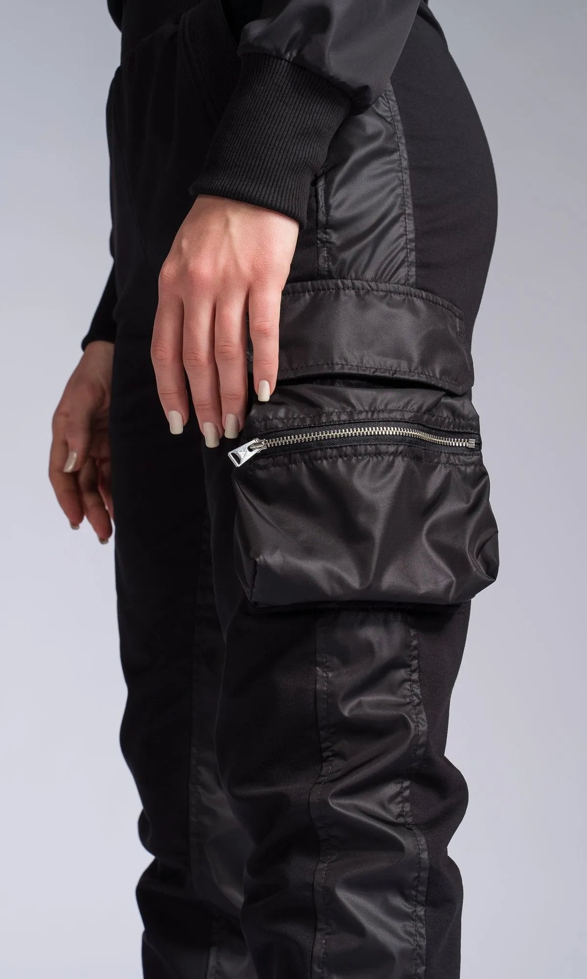 Two-piece Set of Joggers with Cargo Pockets and Cropped Zip-up Hoodie