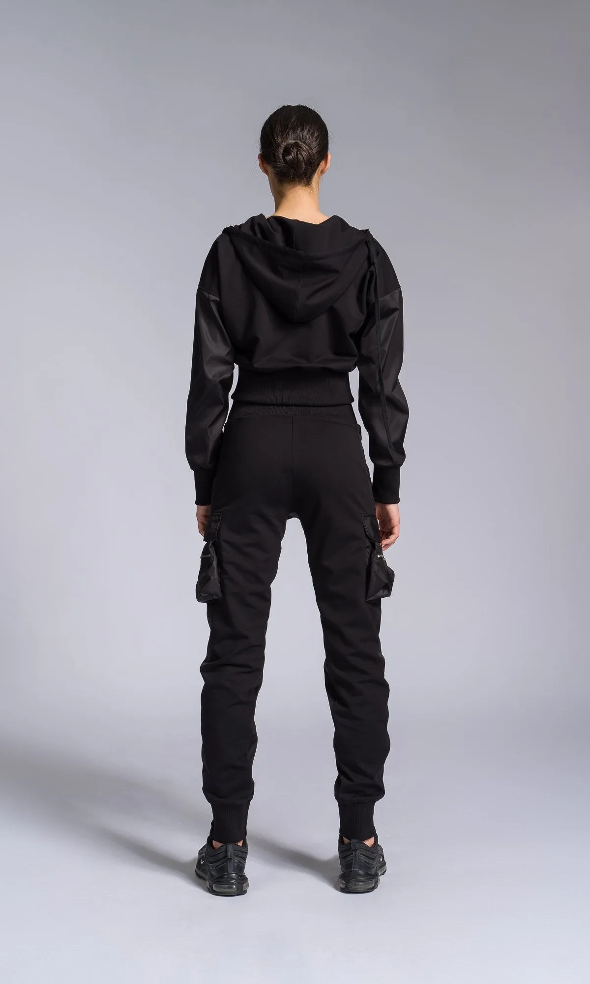 Two-piece Set of Joggers with Cargo Pockets and Cropped Zip-up Hoodie