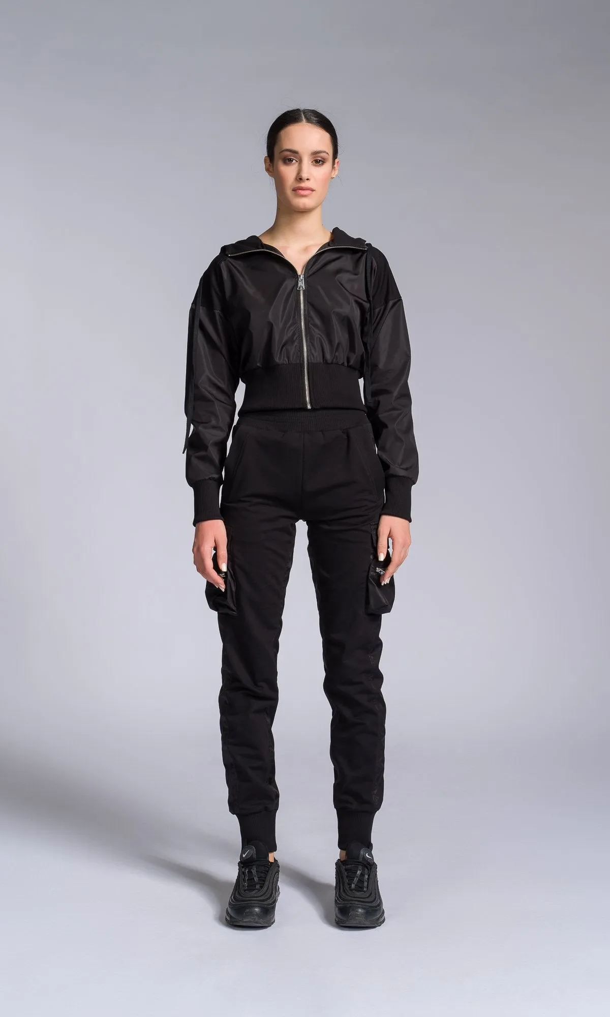 Two-piece Set of Joggers with Cargo Pockets and Cropped Zip-up Hoodie